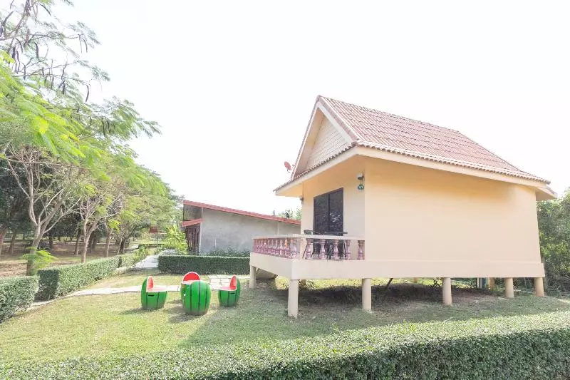 Hotelli Oyo 75359 Thaiburi Thara Resort