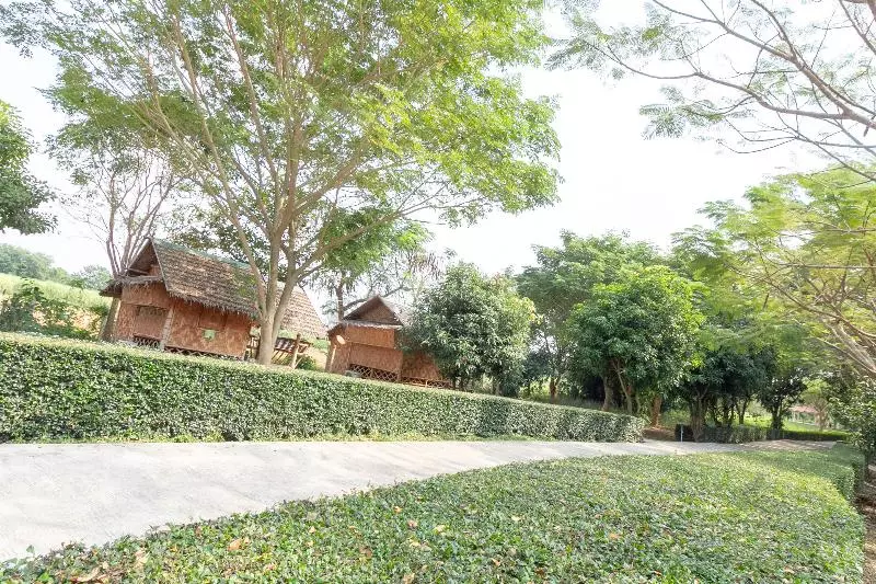 Hotelli Oyo 75359 Thaiburi Thara Resort