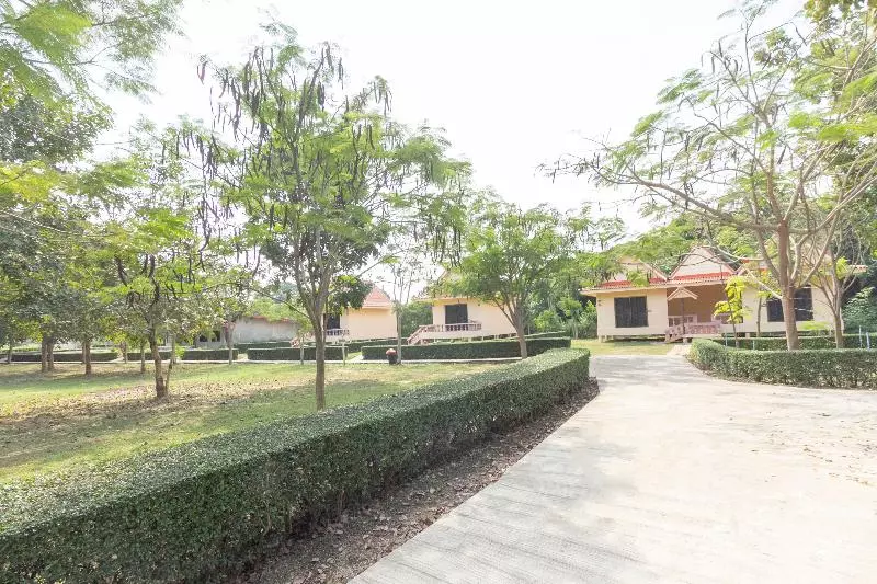 Hotelli Oyo 75359 Thaiburi Thara Resort