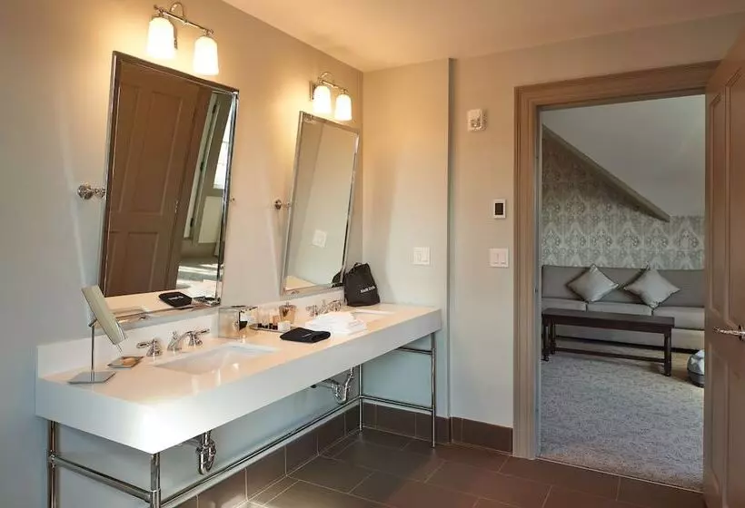 Hotelli The Groton Inn