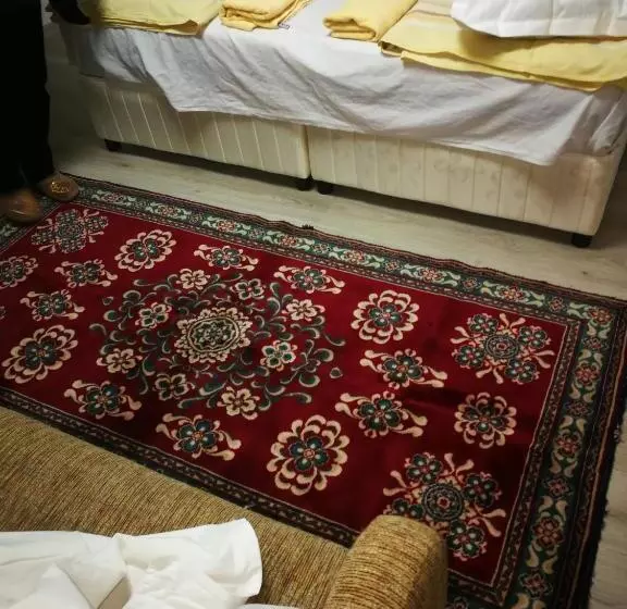 ペンション Bayrakova Guest House