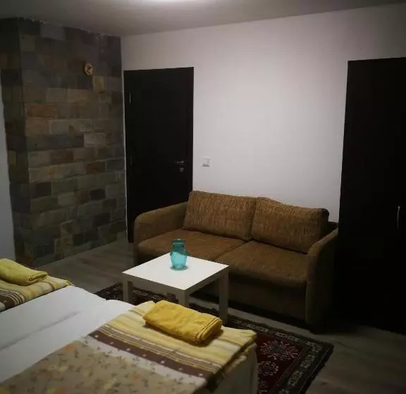 ペンション Bayrakova Guest House