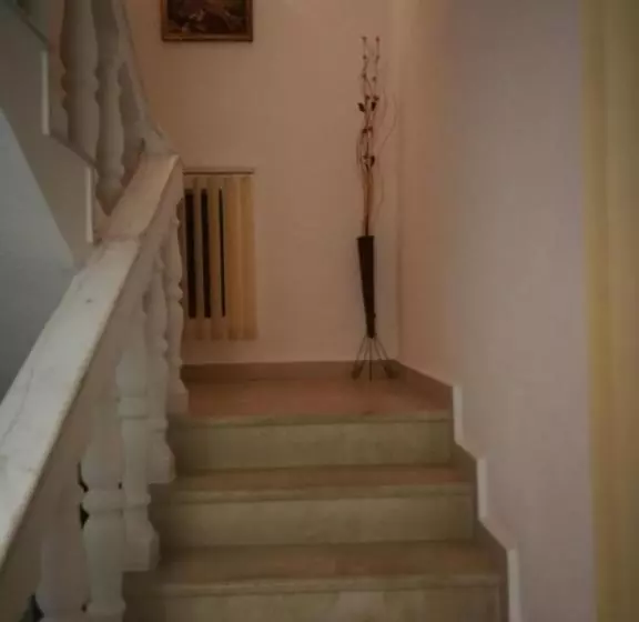 ペンション Bayrakova Guest House