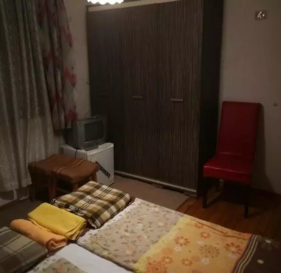 ペンション Bayrakova Guest House
