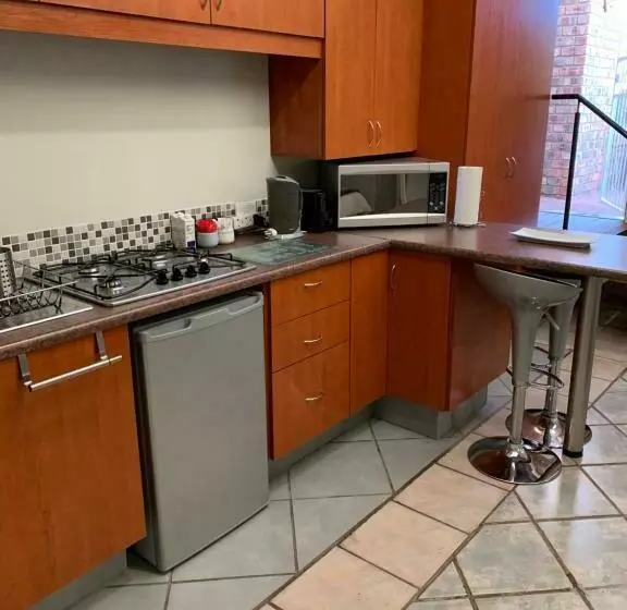 Majatalo Glenelg Road Guesthouse