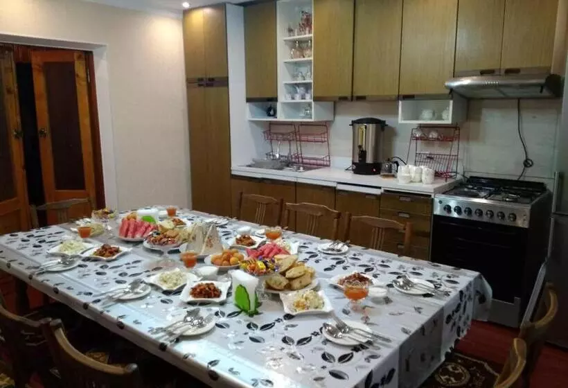 پانسیون Meerim Guest House