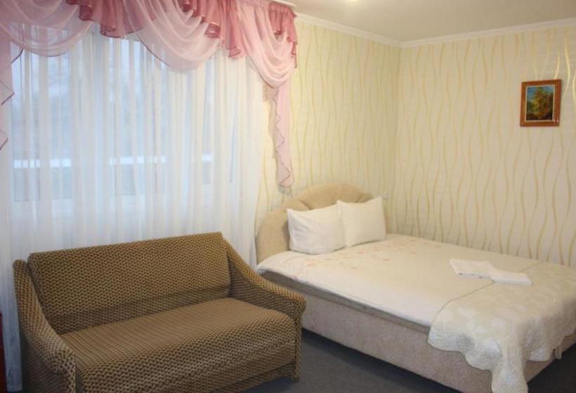 فندق صغير Kak V Gostinice