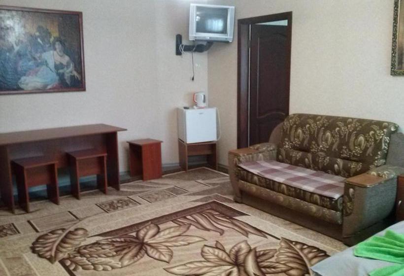 فندق صغير Kak V Gostinice