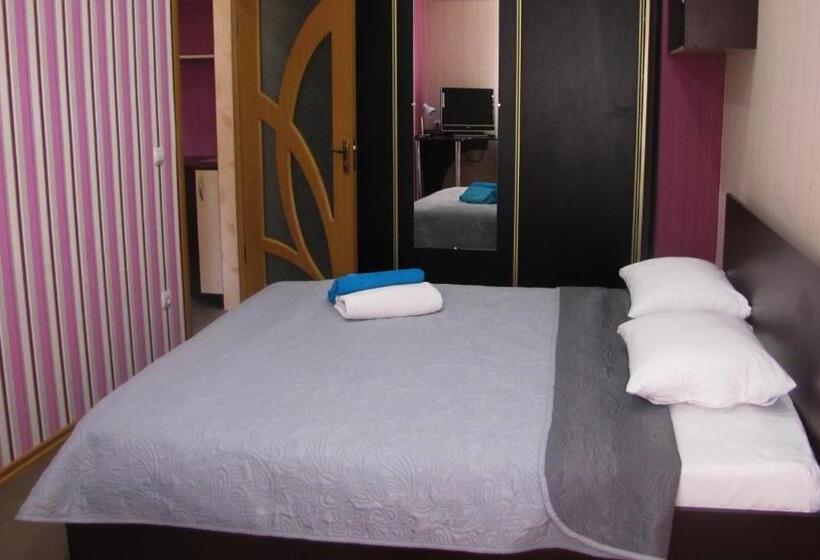 فندق صغير Mini Hotel Leon