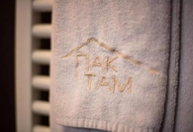 Family Hotel Pak Tam