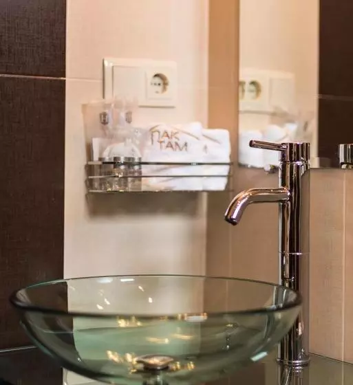 Family Hotel Pak Tam