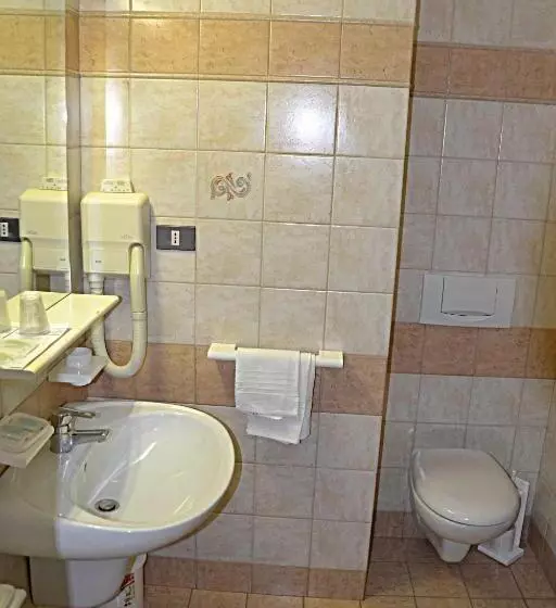 Hotelli Albergo Due Monti