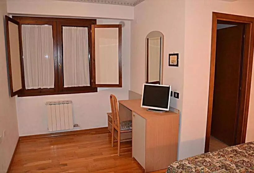 Hotelli Albergo Due Monti