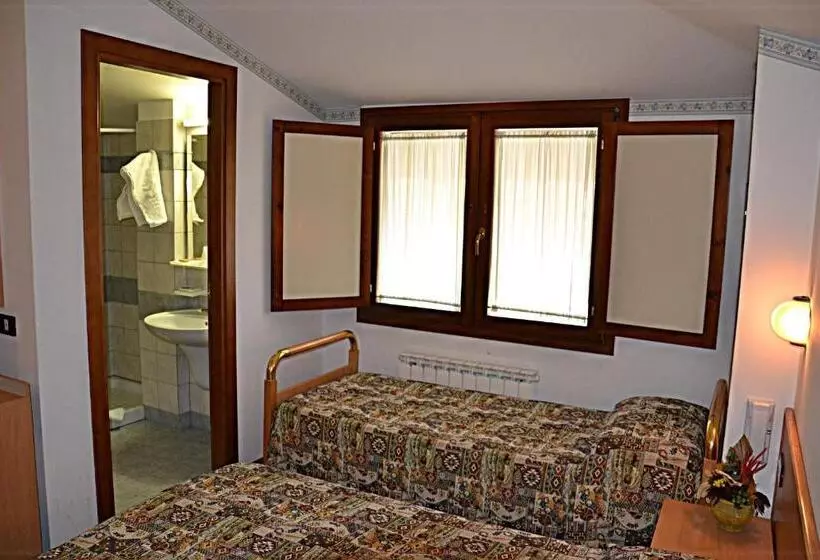 Hotelli Albergo Due Monti