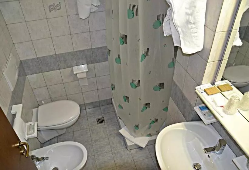 Hotelli Albergo Due Monti