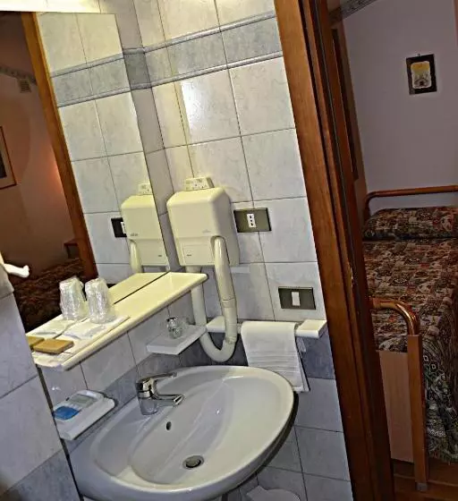 Hotelli Albergo Due Monti