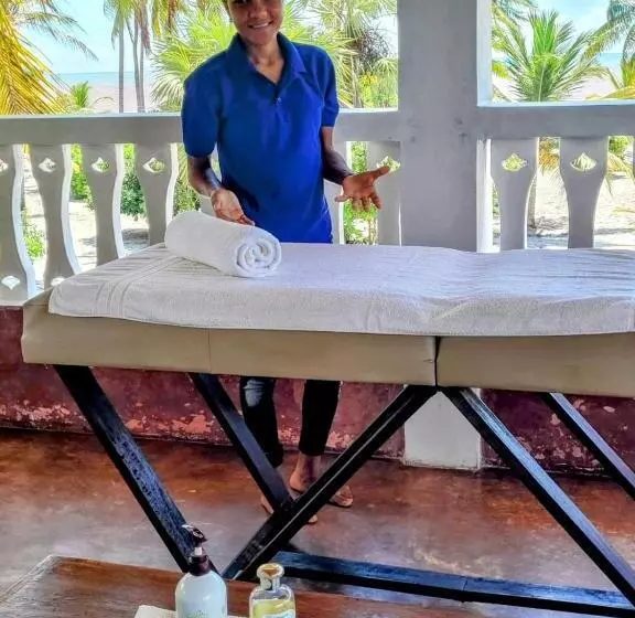 هتل Kijongo Bay Beach Resort
