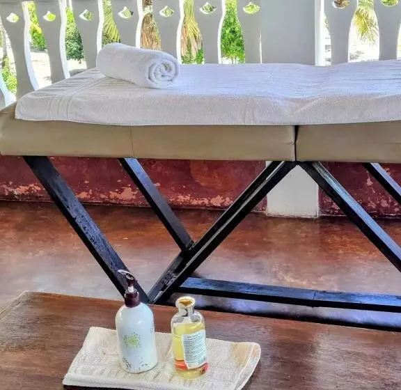 هتل Kijongo Bay Beach Resort