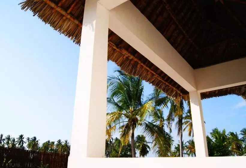 هتل Kijongo Bay Beach Resort