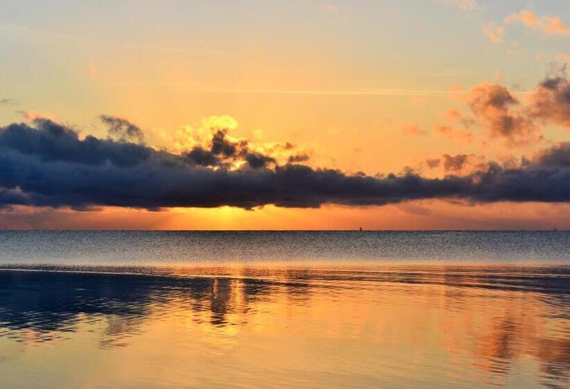 Отель Kijongo Bay Beach Resort