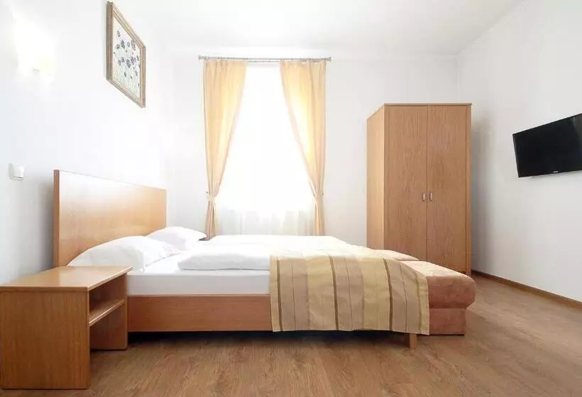 Kook Hotel & Rest