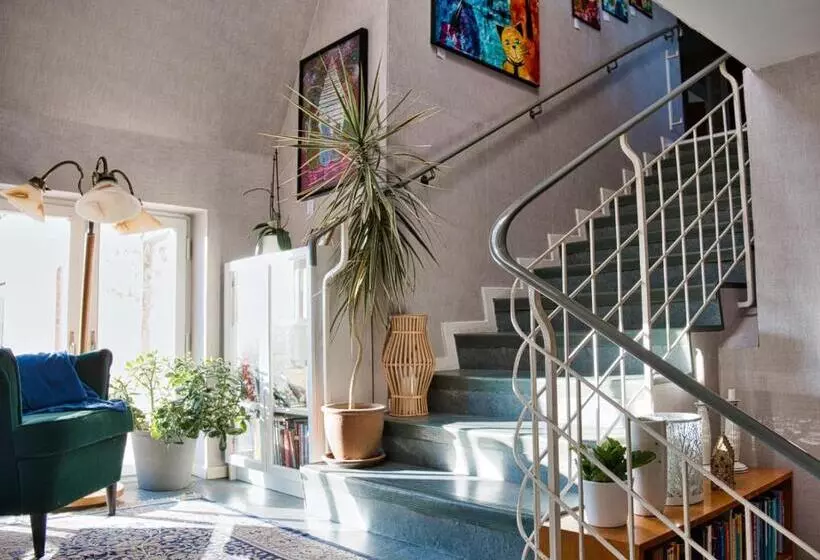 Majatalo Bed And Books På österlens Gästhärbärge