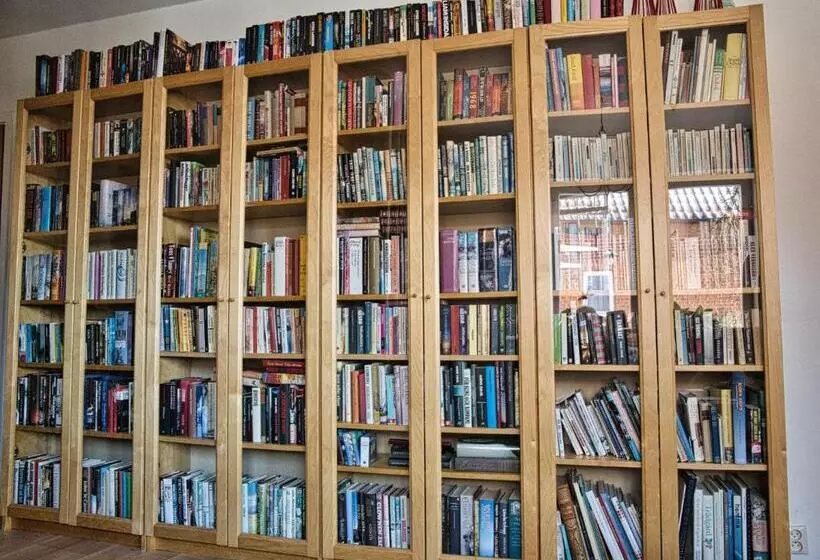 Majatalo Bed And Books På österlens Gästhärbärge