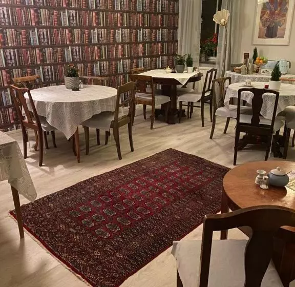 Majatalo Bed And Books På österlens Gästhärbärge