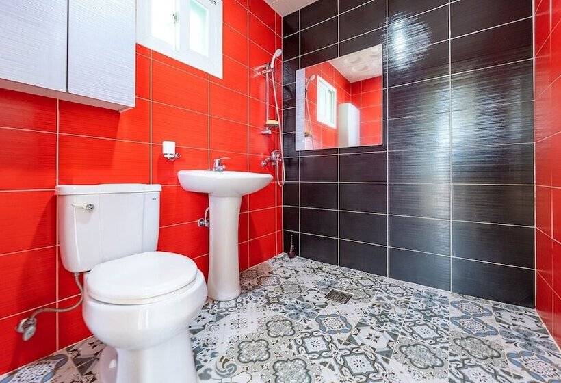 Tongyoung Blue House Spa Pension