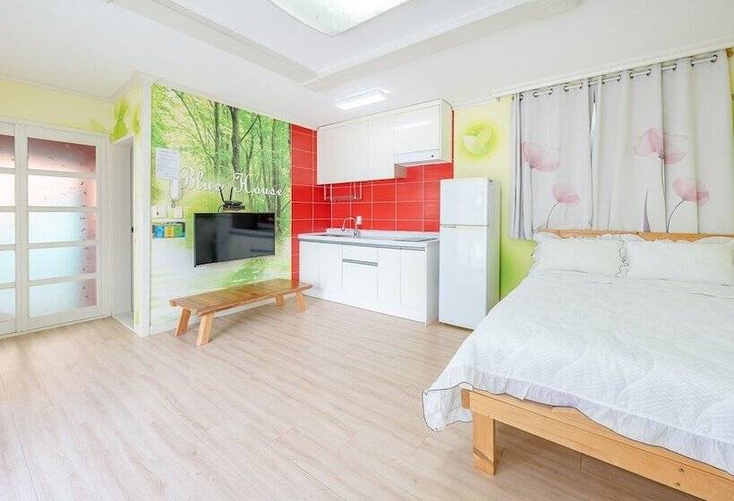 Tongyoung Blue House Spa Pension