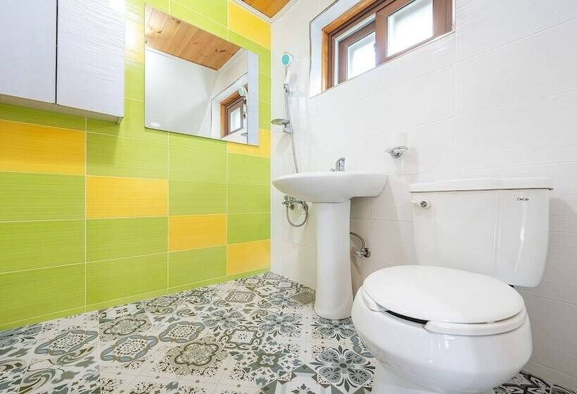 Tongyoung Blue House Spa Pension