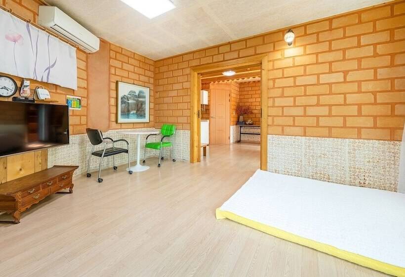 Tongyoung Blue House Spa Pension