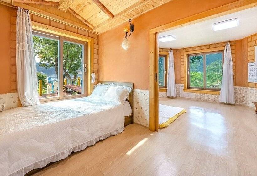 Tongyoung Blue House Spa Pension