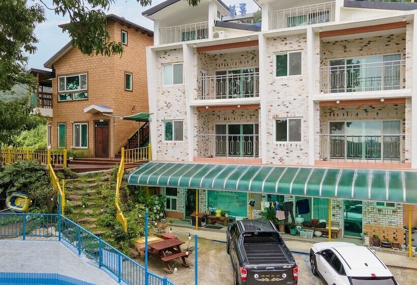 Tongyoung Blue House Spa Pension