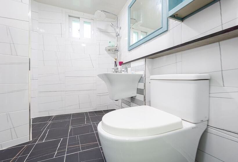 Tongyoung Blue House Spa Pension