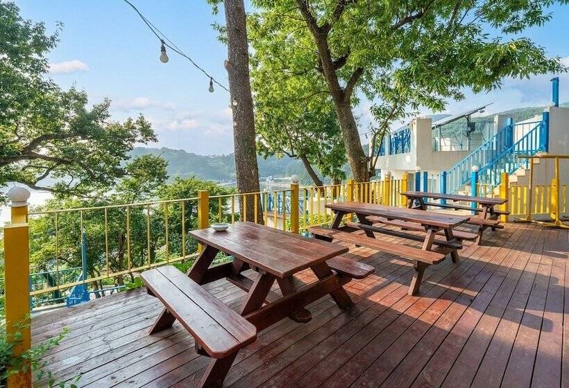 Tongyoung Blue House Spa Pension