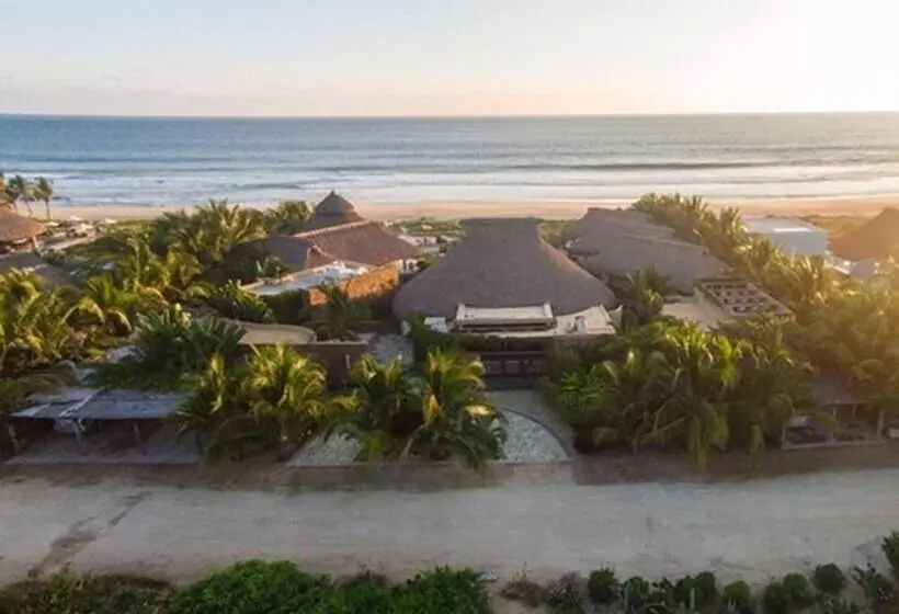 Retkeilymaja Samora Luxury Resort