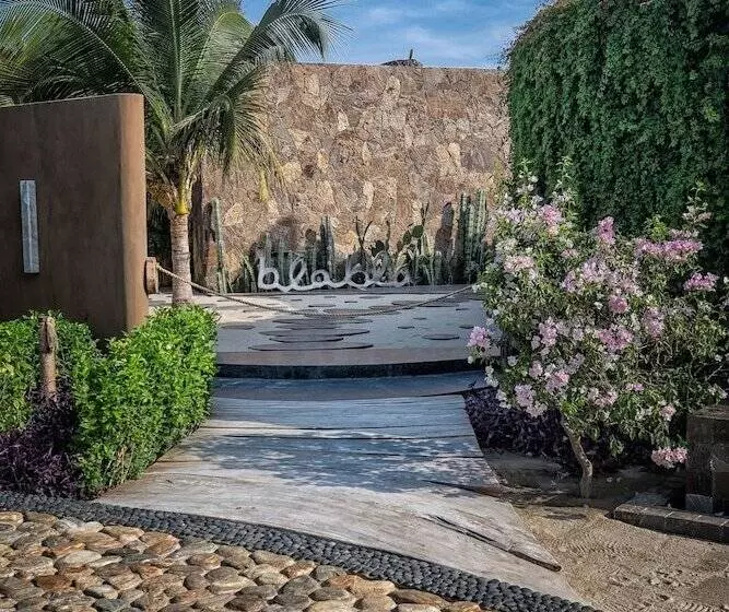 Retkeilymaja Samora Luxury Resort