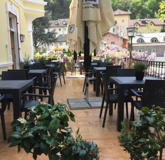 ユースホステル Vintage Castle Schlosshof B&b