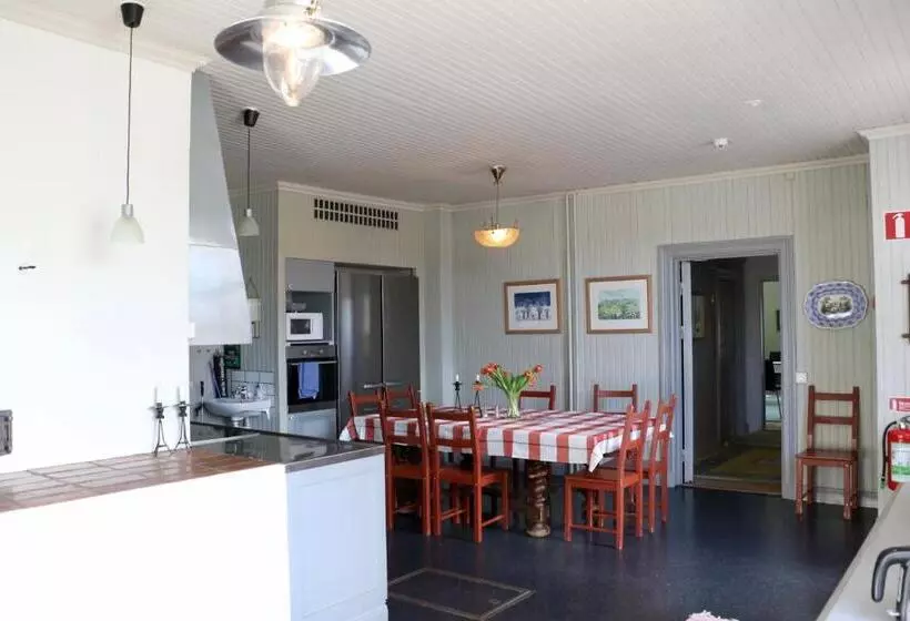 Aamiaismajoitus (B&B) Thottska Villan