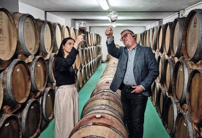 هتل Domeniile Panciu Winery & Resort