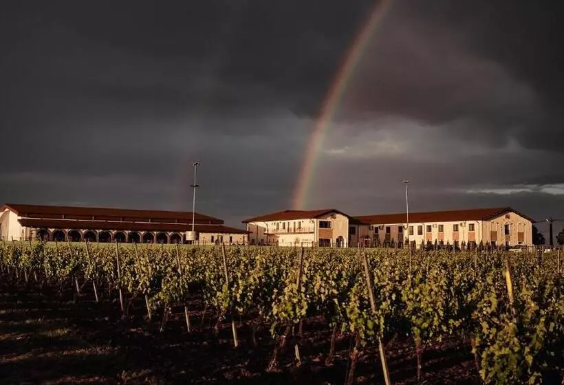 Hotelli Domeniile Panciu Winery & Resort