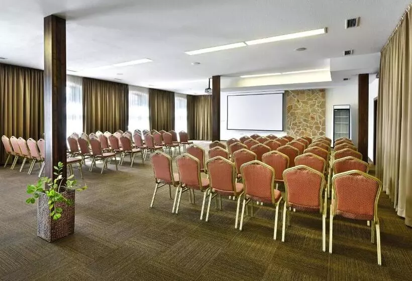 Hotelli Rezort Masarykov Dvor