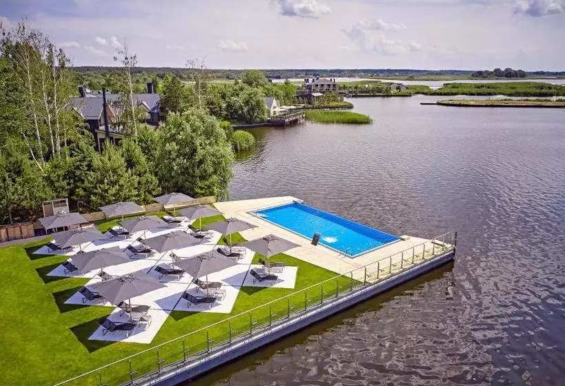 Hotelli Selfish Club