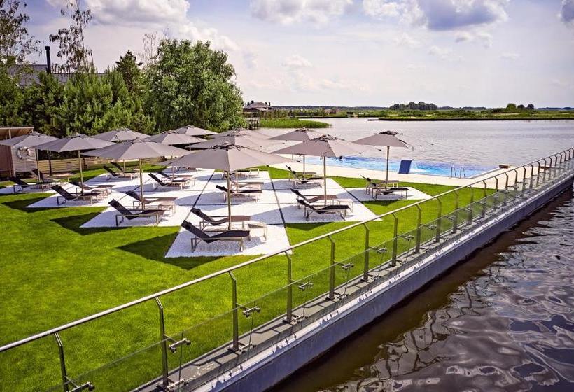 فندق Selfish Club