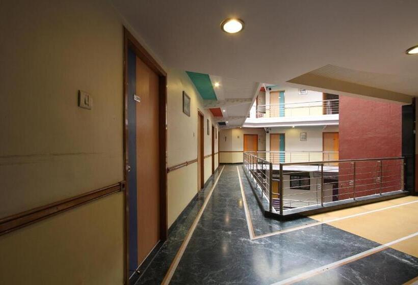 Отель Vaccinated Staff  Oyo 23182  Dhammanagi Comforts