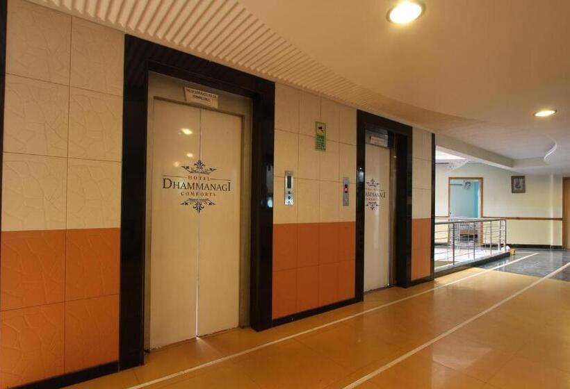 Отель Vaccinated Staff  Oyo 23182  Dhammanagi Comforts