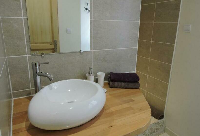 ベッドアンドブレックファースト La Linoterie