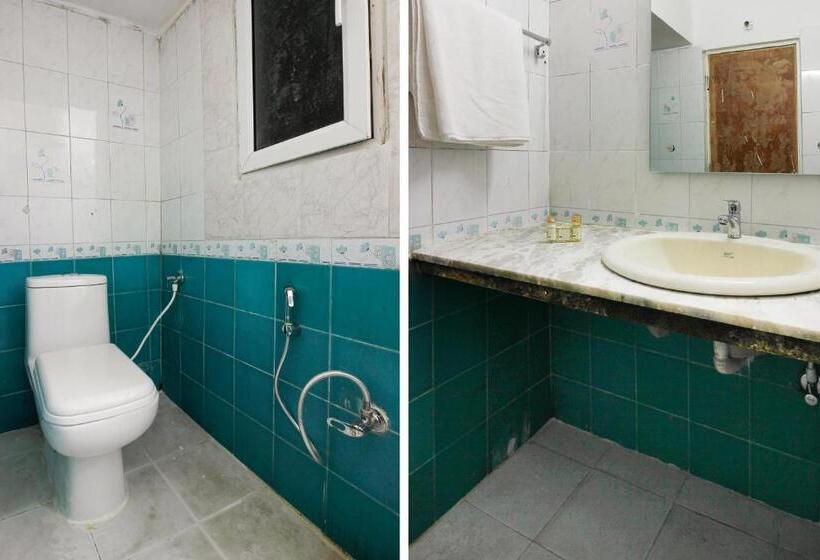 Hotel Capital O Sri Suprabhat Grand Near Kachiguda Railway Station