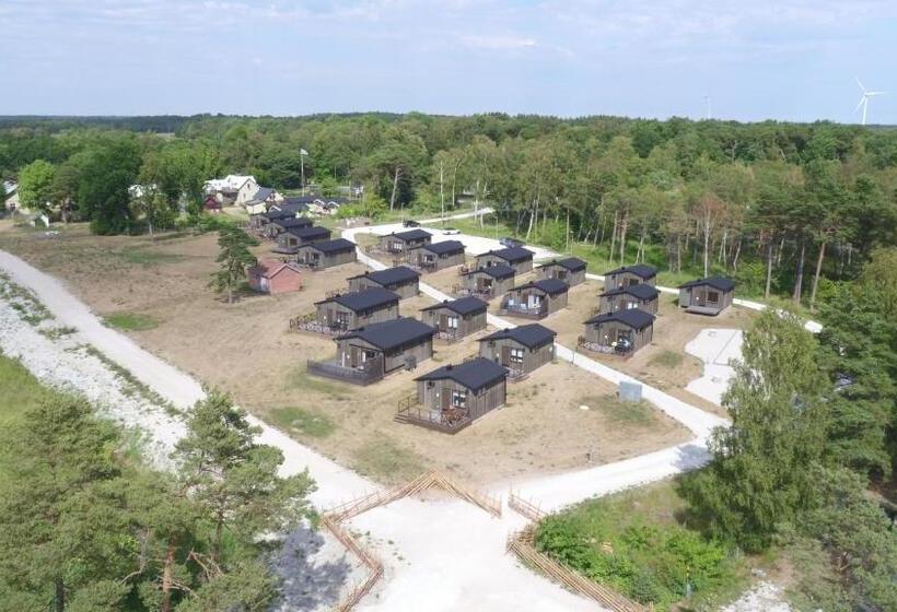 בית מלון כפרי Fide äventyrsby & Camping